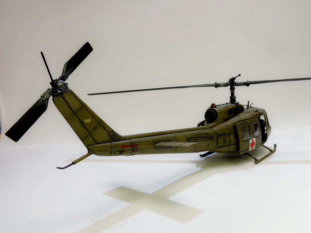 Bell UH-1D "Huey" - Dragon-1/35  GejKJb-DSC01146