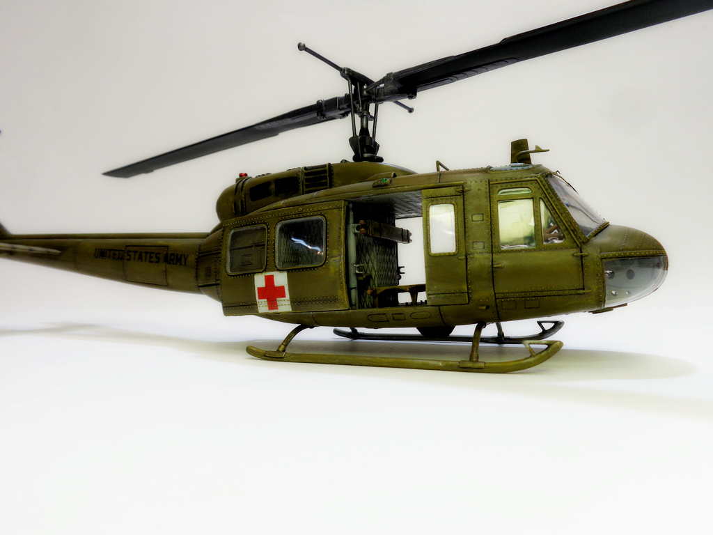Bell UH-1D "Huey" - Dragon-1/35  IejKJb-DSC01148