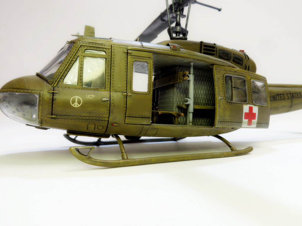Bell UH-1D "Huey" - Dragon-1/35  MejKJb-DSC01153