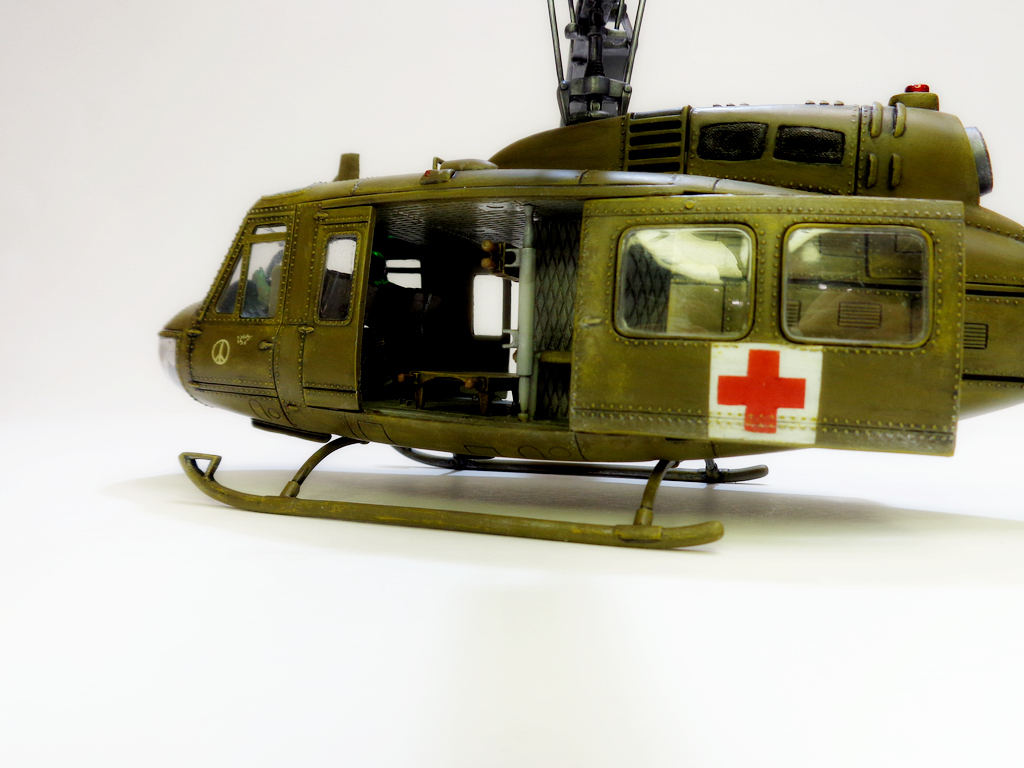 Bell UH-1D "Huey" - Dragon-1/35  MejKJb-DSC01154