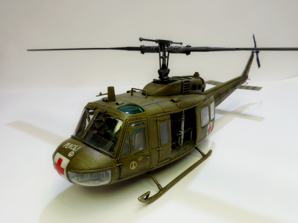 Bell UH-1D "Huey" - Dragon-1/35  OejKJb-DSC01159