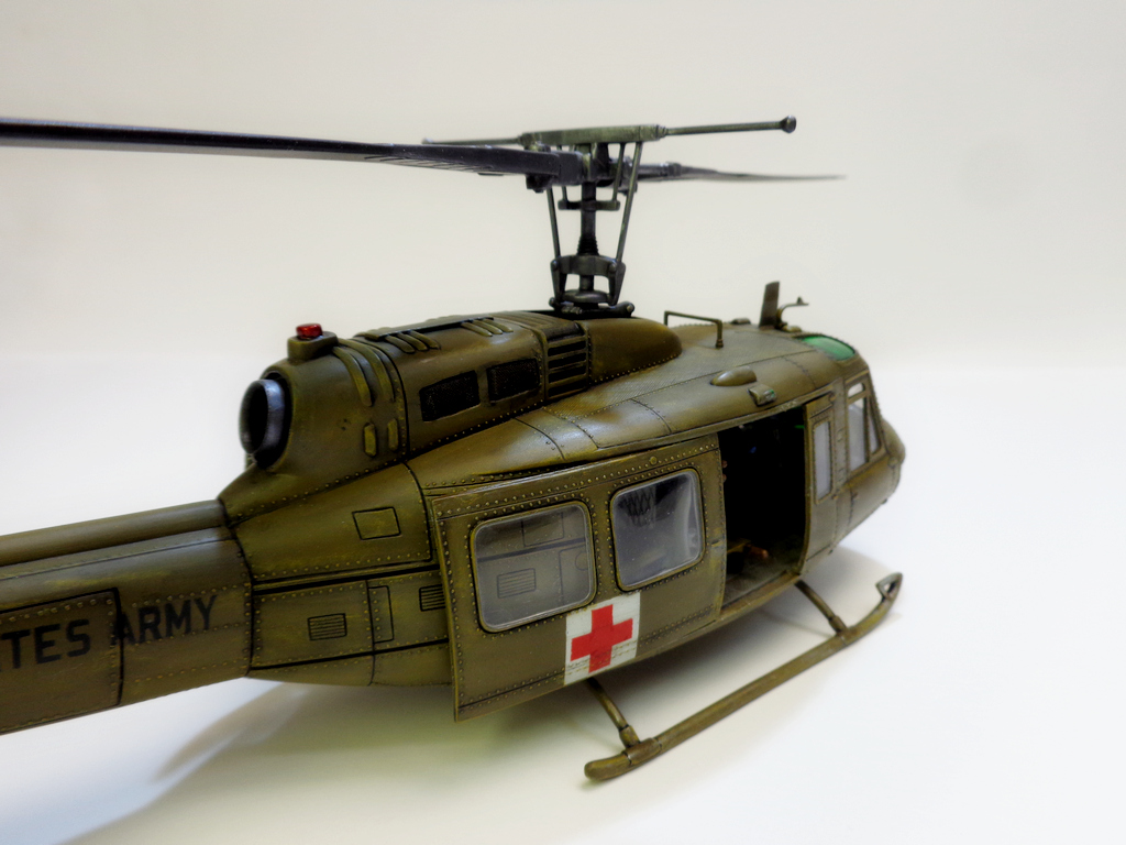 Bell UH-1D "Huey" - Dragon-1/35  RejKJb-DSC01164