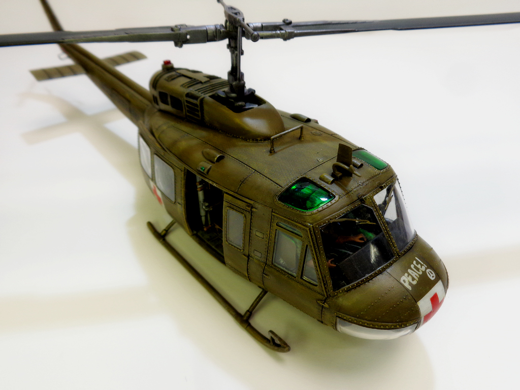 Bell UH-1D "Huey" - Dragon-1/35  SejKJb-DSC01161