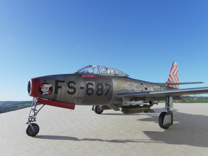 F-84E Thunderjet - Hobby Boss -1/32 TLRKJb-IMGP4564