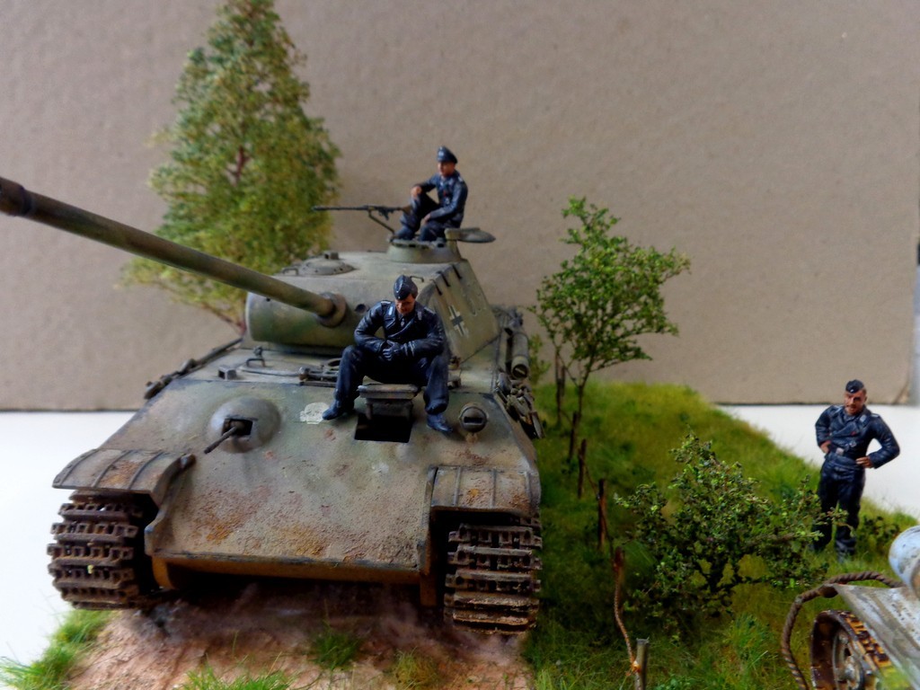 Diorama 1/35 - équipage de Panther visite d'une épave de T-34 F0RKJb-0GpBBd