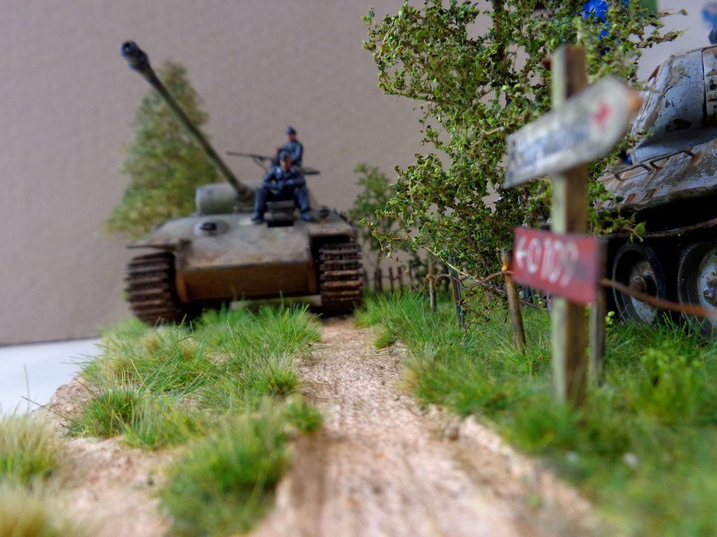 Diorama 1/35 - équipage de Panther visite d'une épave de T-34 G0RKJb-d3DdVs