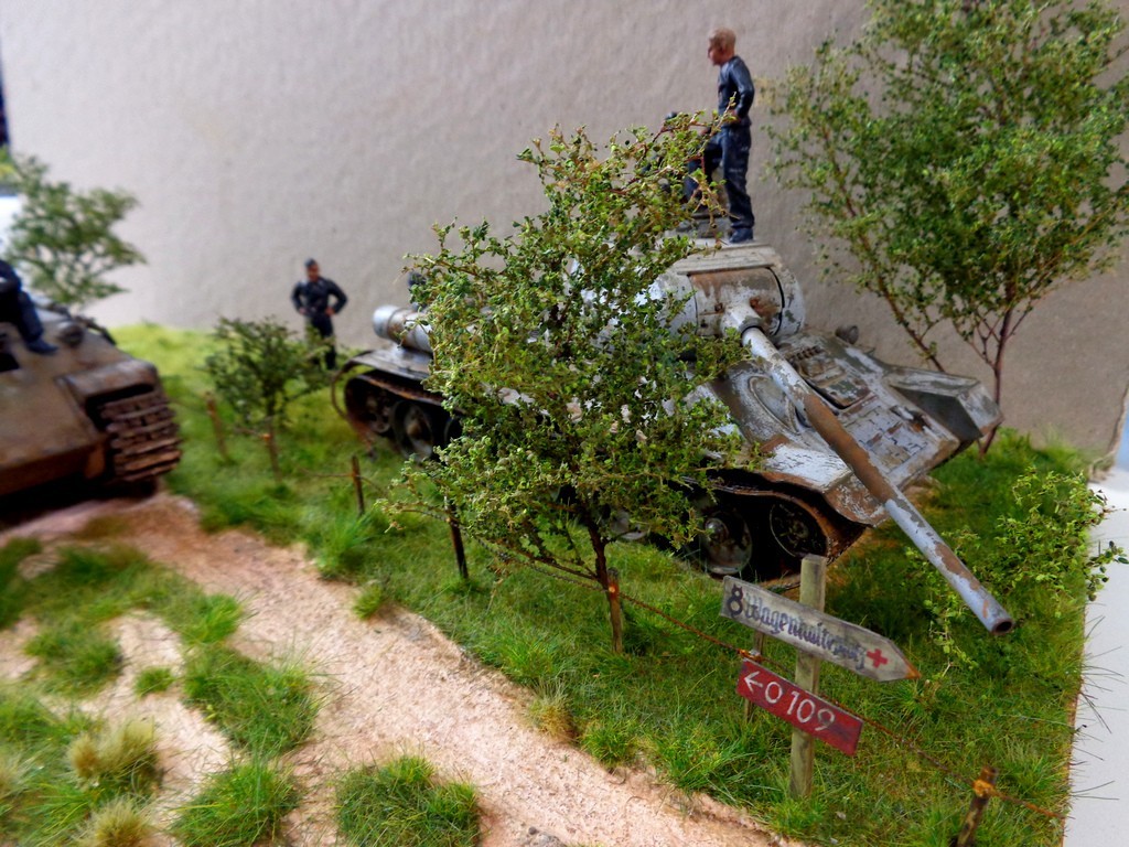 Diorama 1/35 - équipage de Panther visite d'une épave de T-34 I0RKJb-EoIufq