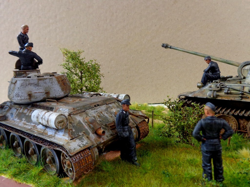 Diorama 1/35 - équipage de Panther visite d'une épave de T-34 N0RKJb-tfQbGH