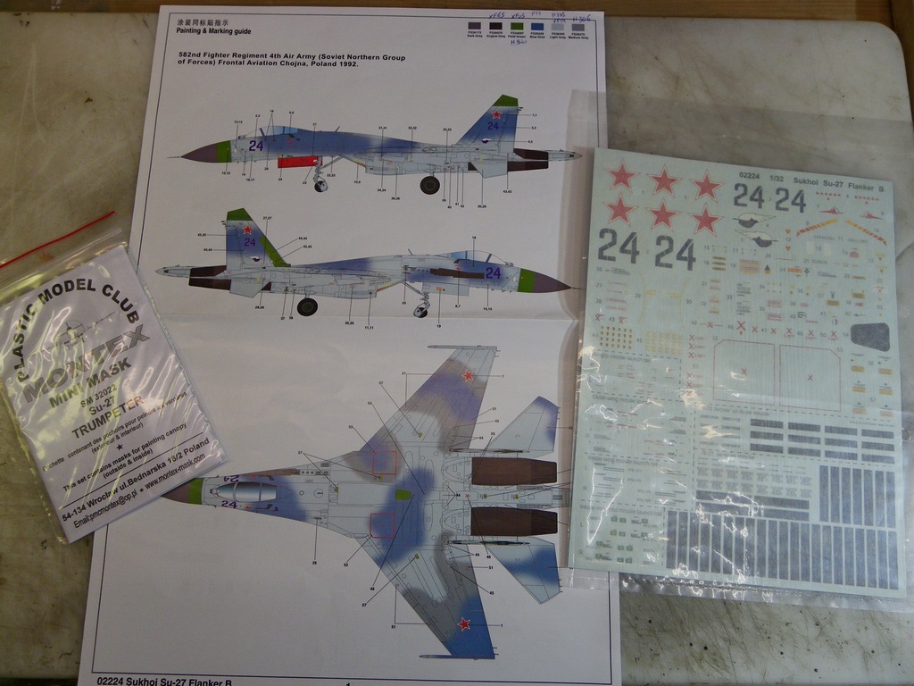 Sukhoi SU-27 Flanker B Trumpeter 1/32 [MAJ du 12-04-16 FINI] XtaNJb-IMGP2938