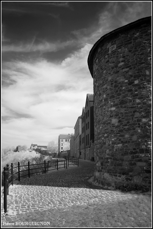 Thuin, photographie infrarouge par Pierre BOURGUIGNON, Belgique