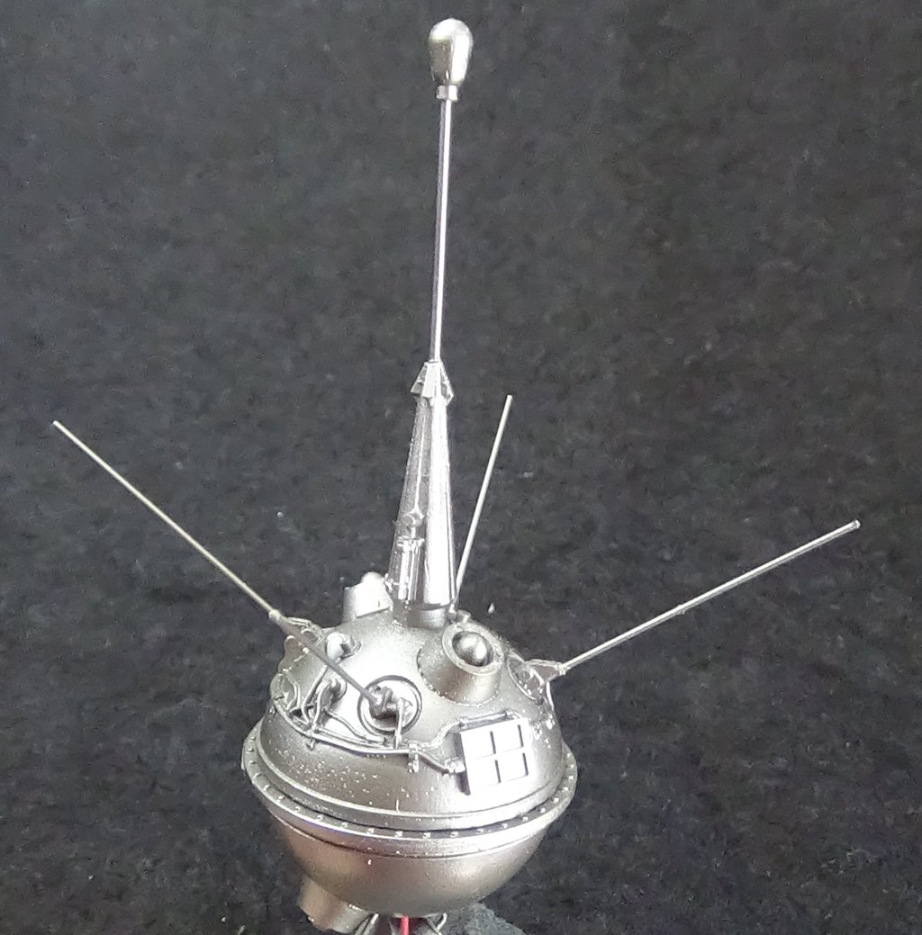 Bip Bip Bip ! Premiers satellites soviétiques au 35e (résine + PE) 7SrUJb-Sputnik-Luna-23