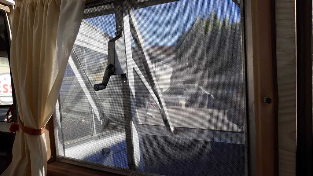 fen&ecirc;tre split rivi manivelle