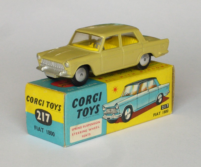 #2066 Fiat 1800 Corgi-Toys face sur boite web