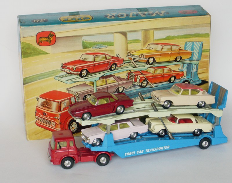 GS28 Corgi coffret ferm&eacute; avec camion et voitures web