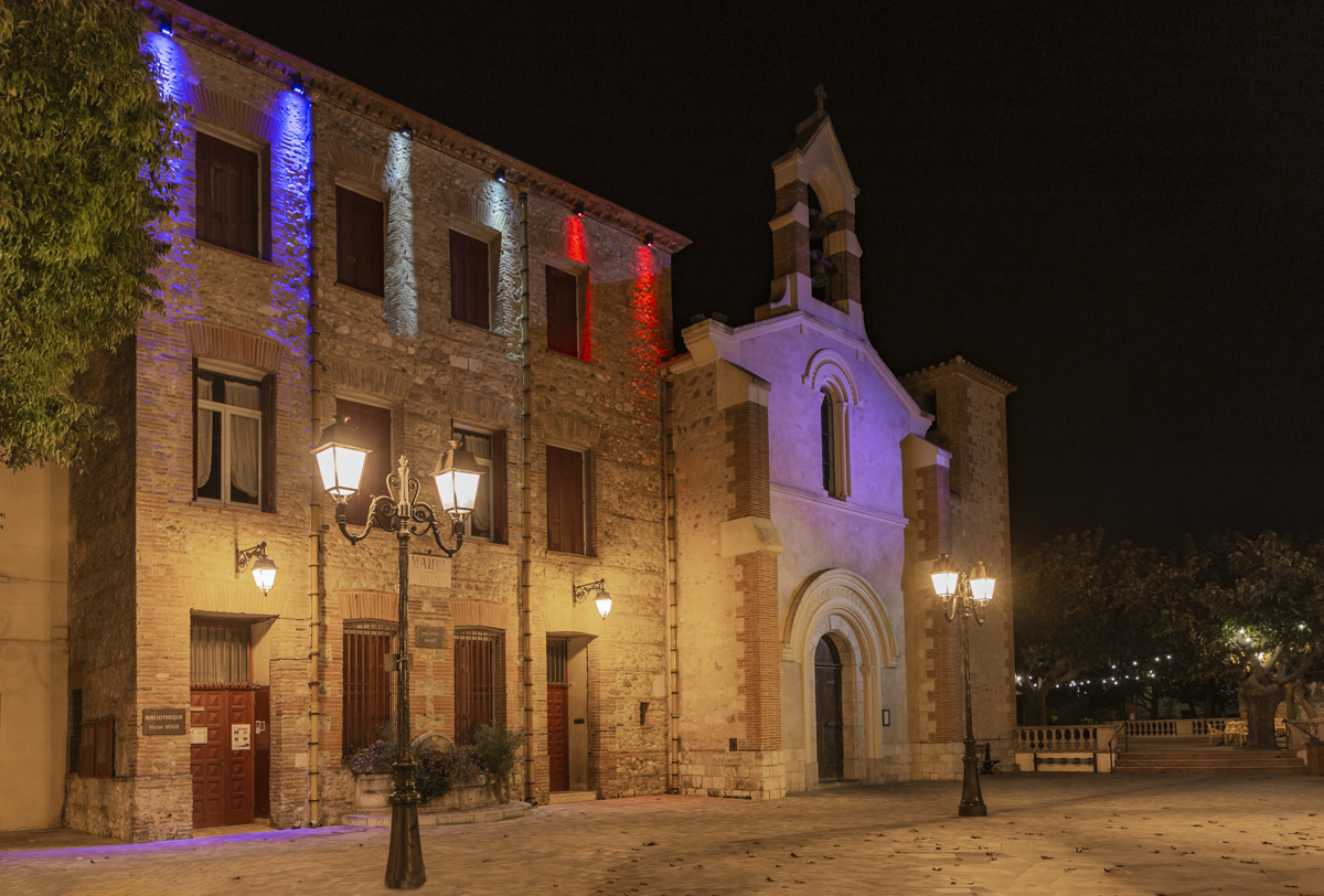 Sainte-Marie-la-Mer, ancienne mairie et l'église) 20092902212025540717056748