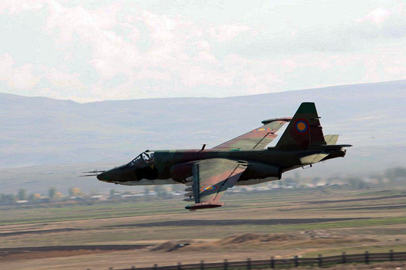 https://nsm09.casimages.com/img/2020/09/30//IOCxKb-Small-Armenian-Su-25.jpg