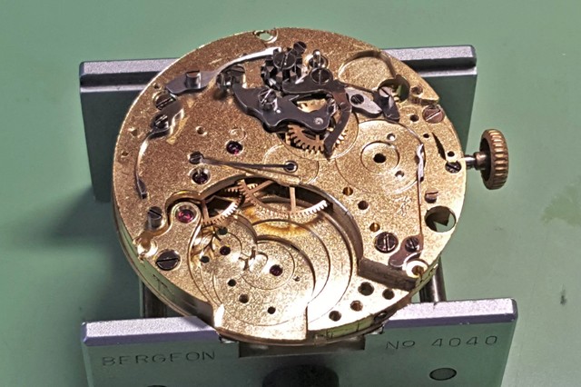Restauration d'un chronographe Universal Genève  Compur des années 40 20100805345814657917073018