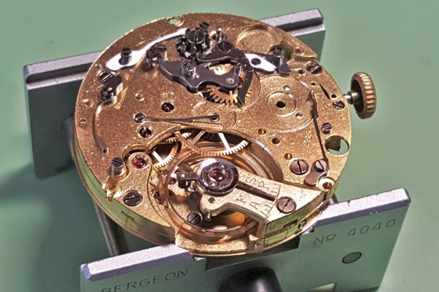 Restauration d'un chronographe Universal Genève  Compur des années 40 20100805345914657917073019