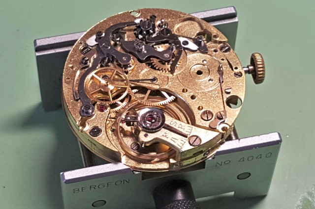 Restauration d'un chronographe Universal Genève  Compur des années 40 20100805345914657917073020