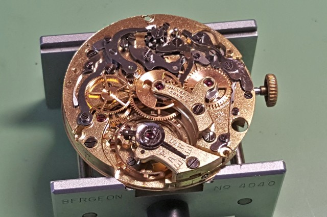 Restauration d'un chronographe Universal Genève  Compur des années 40 20100805345914657917073021