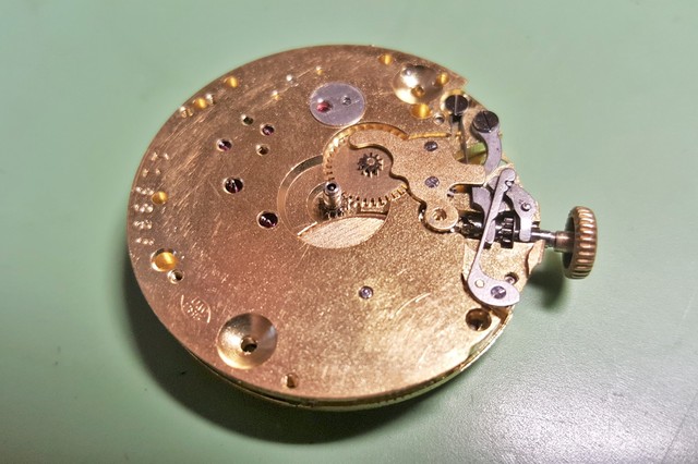 Restauration d'un chronographe Universal Genève  Compur des années 40 20100805350014657917073022