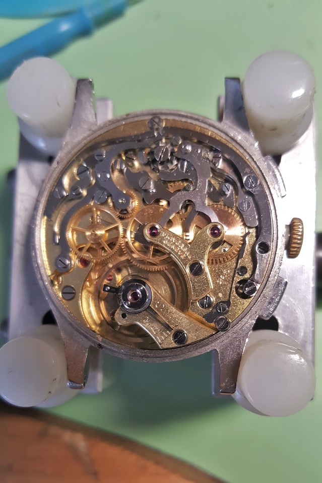 Restauration d'un chronographe Universal Genève  Compur des années 40 20100805373614657917073026