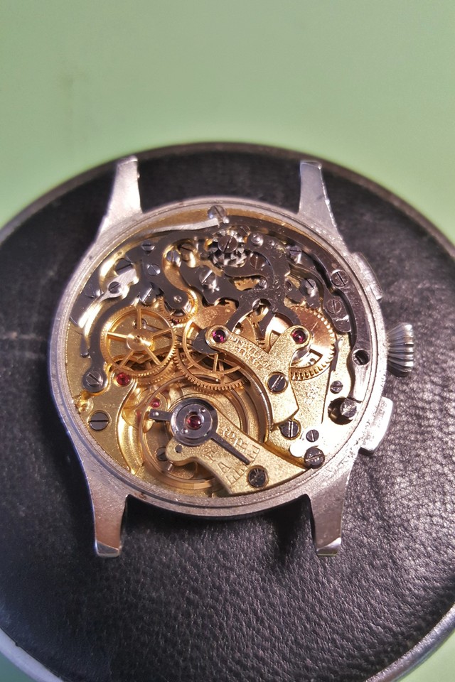 Restauration d'un chronographe Universal Genève  Compur des années 40 20100805373714657917073029
