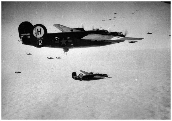 Seconde Guerre Mondiale  - Généralités 4E03Kb-aviation-alliee-dans-le-pacifique