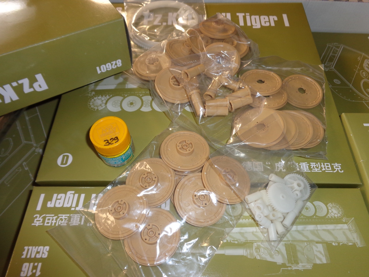 Tigre I Milieu de production - HobbyBoss - 1/16 mise à jour du 11/11 Gqu3Kb-DSC01549
