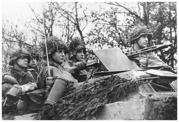 Seconde Guerre Mondiale  - Généralités Xz73Kb-soldats-allemand-en-decembre-44