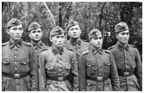 Seconde Guerre Mondiale  - Généralités YJ73Kb-soldat-legion-du-turkestan