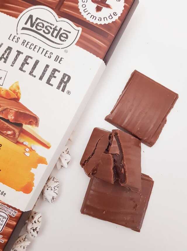 Nestlé Les Recettes de l'Atelier Chocolat au lait muesli amandes et caramel  salé