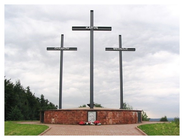 Article Annexe : Crimes de guerre des Alliés HD89Kb-memorial-de-katyn
