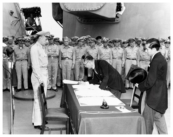 Article annexe :  Chronologie de la Seconde guerre Mondiale Qt7HKb-signature-actes-de-capitulation-du-japon