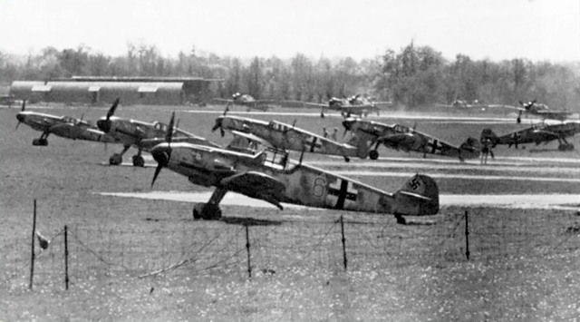 Messerschmitt-Bf-109G3-11.JG2-Blue-6-Bernay-France-Apr-1943-01