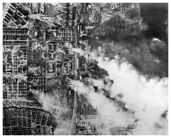 Article annexe : Bataille de Stalingrad QCaQKb-bombardement-aerien-de-la-ville