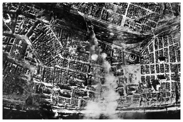 Article annexe : Bataille de Stalingrad QCaQKb-bombardement-gare-de-stalingrad