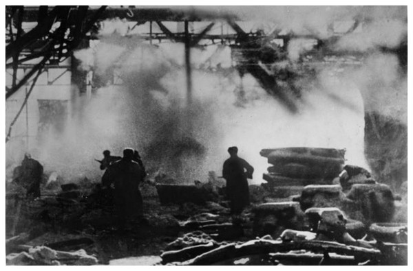 Article annexe : Bataille de Stalingrad QCaQKb-combats-dans-une-usine