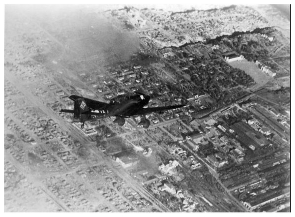 Article annexe : Bataille de Stalingrad SCaQKb-stuka-survolant-stalingrad