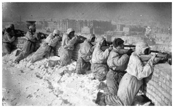 Article annexe : Bataille de Stalingrad 79cQKb-troupes-sovietiques-pendant-loperation-uranus