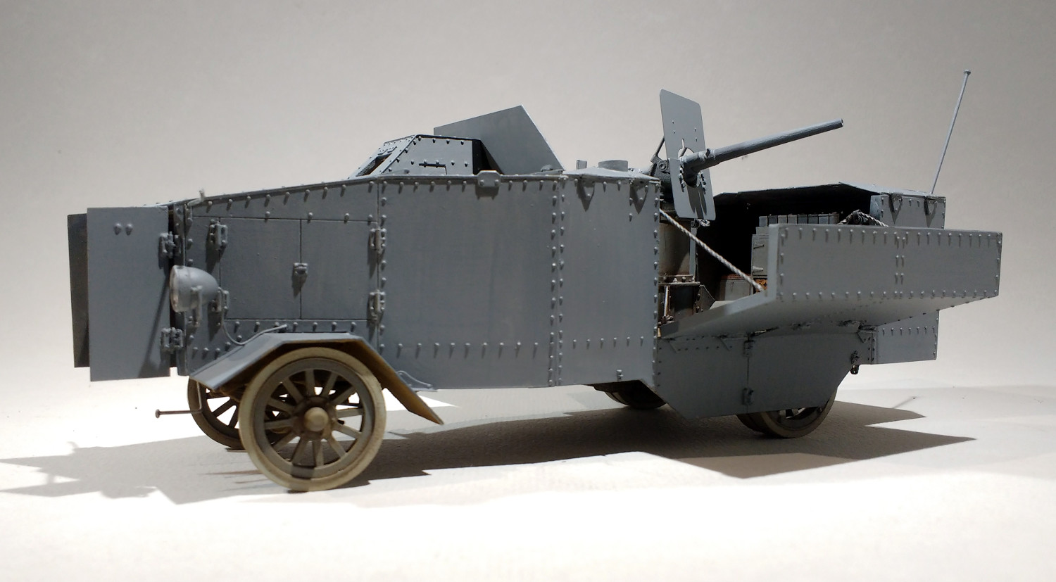 Le camion blinde Seabrook de 1914 (maquette Azimut en résine 1/35) - Page 2 RY2SKb-Seab104