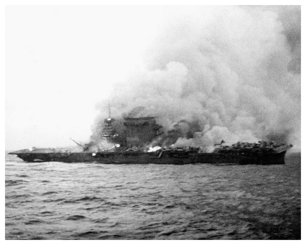Article annexe : Bataille de la Mer de Corail AzKSKb-USS-LEXINGTON-abandonne-par-son-equipage