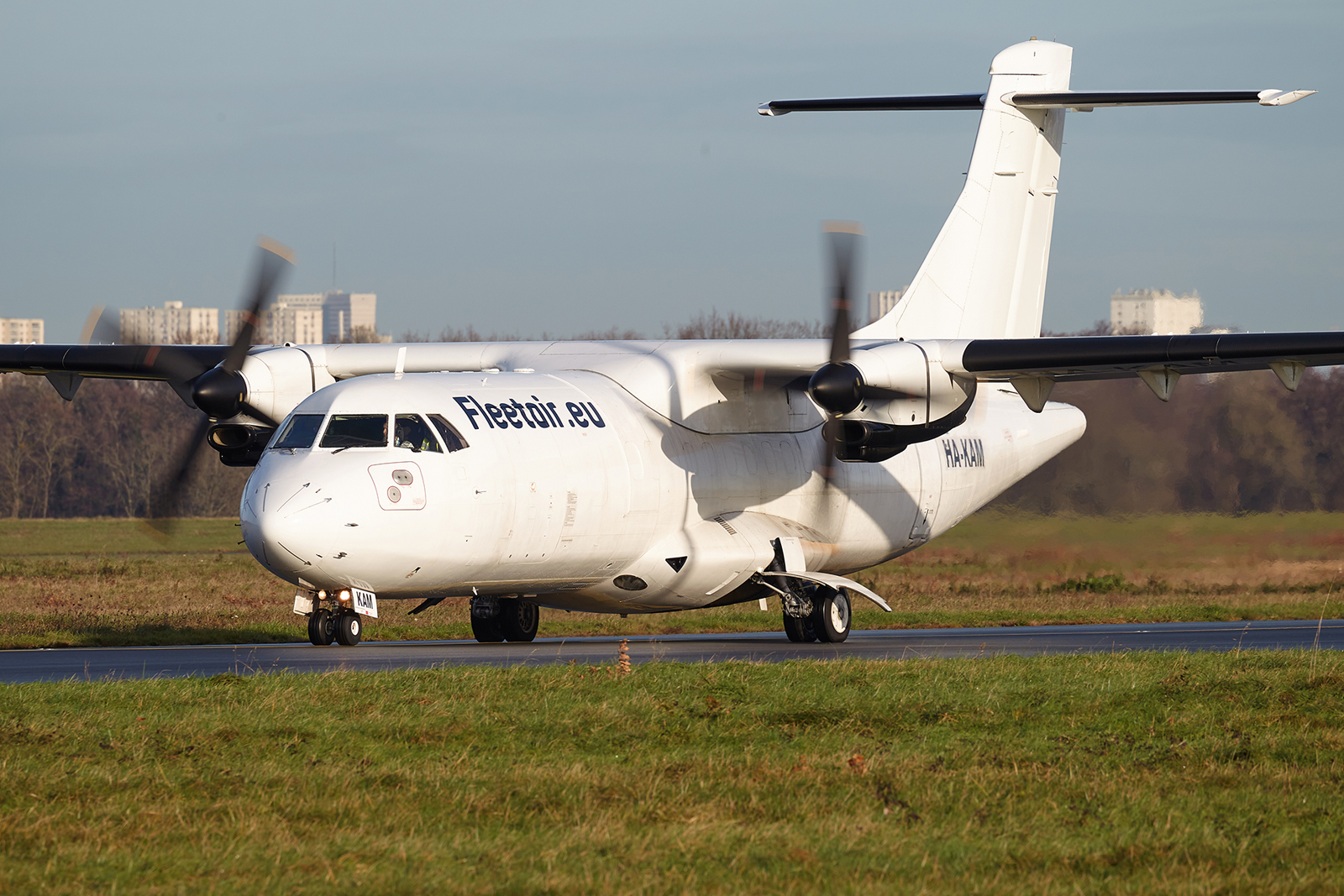 [29/12/2020] ATR 42-320(F) (HA-KAM) Fleet Air International PJBUKb-GRX-3658