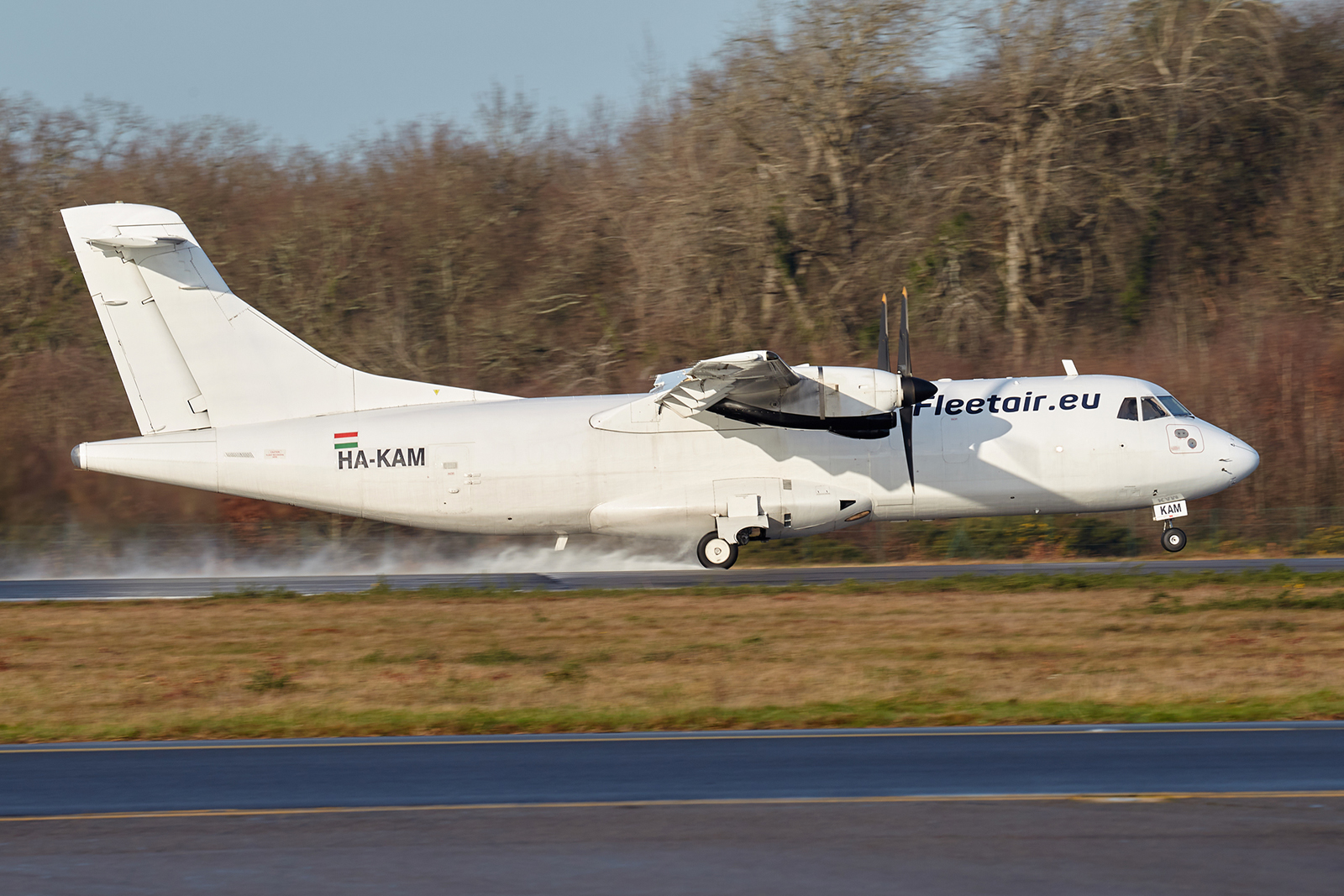 [29/12/2020] ATR 42-320(F) (HA-KAM) Fleet Air International PJBUKb-GRX-3674