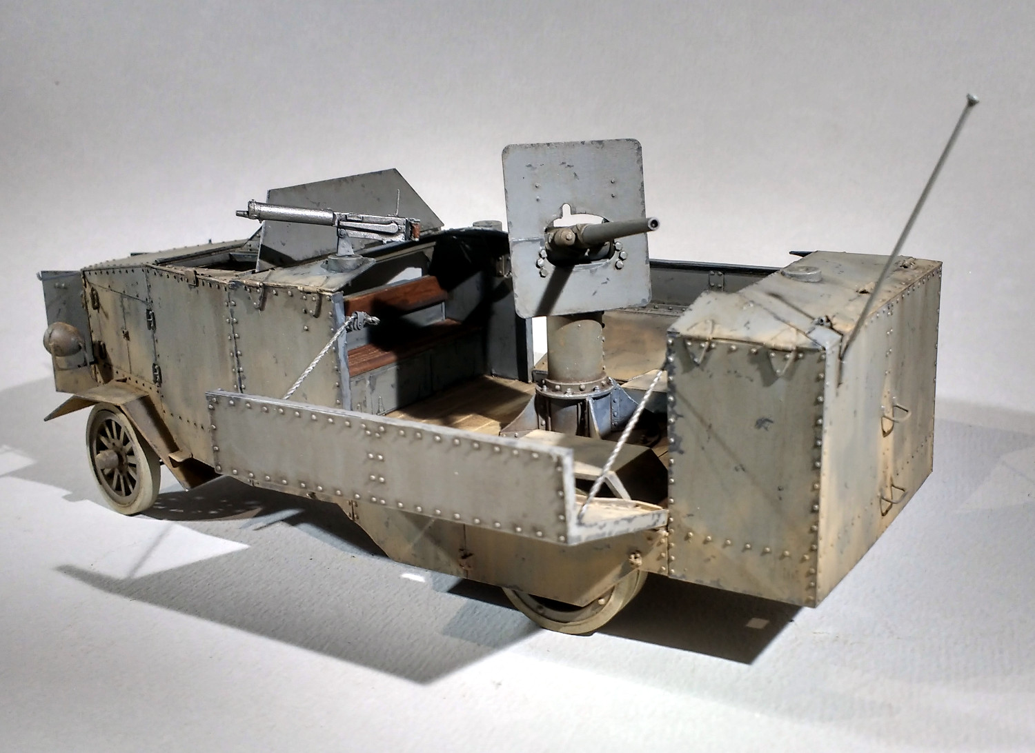 Le camion blinde Seabrook de 1914 (maquette Azimut en résine 1/35) - Page 2 BhvYKb-Seab119