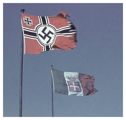 Article annexe : Axe Rome - Berlin - Tokyo EgeZKb-drapeau-nazi