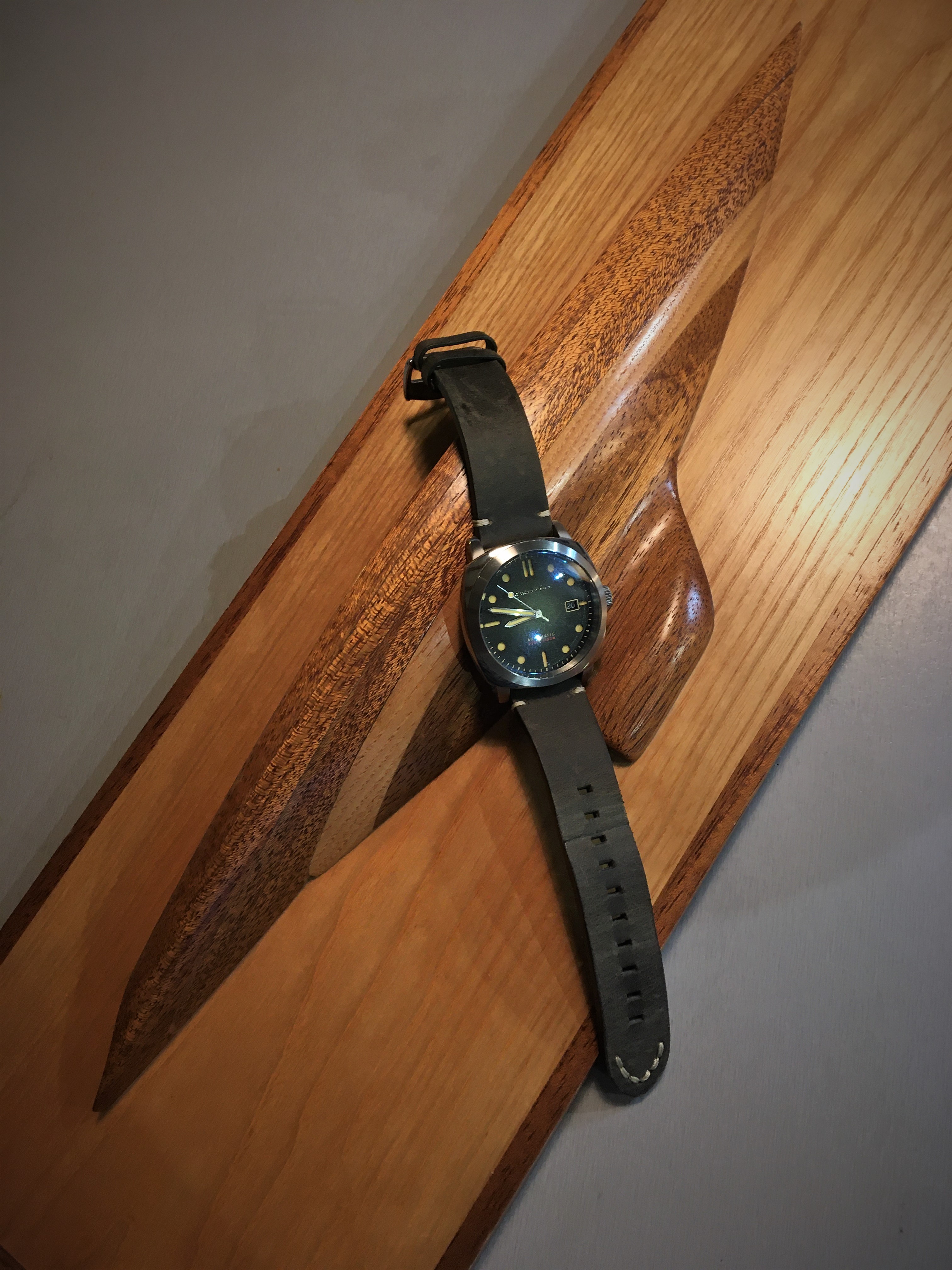 Les montres Spinnaker de Dartmouth Brands / Solar time limited – Hong Kong. 21012105541624054417223511