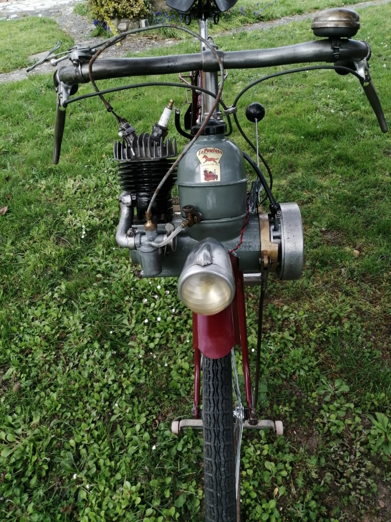 Moteur Le poulain type B sur vélo Hirondelle Manufrance 21012609214325820917230777