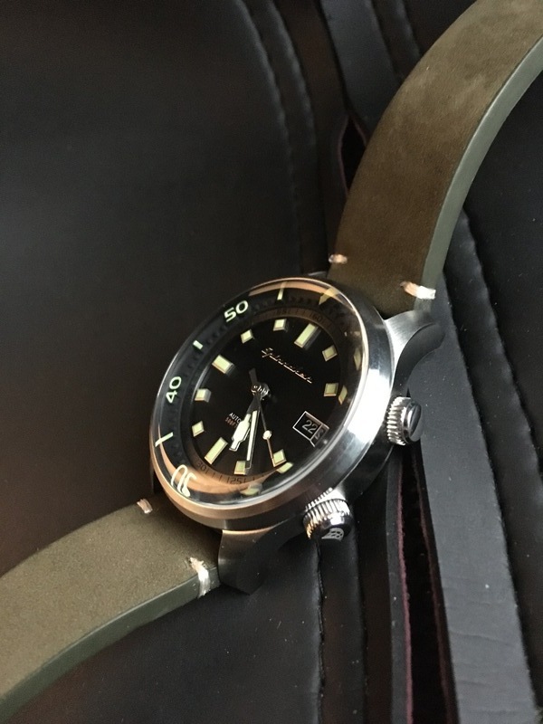 Les montres Spinnaker de Dartmouth Brands / Solar time limited – Hong Kong. 21022206120524054417277908