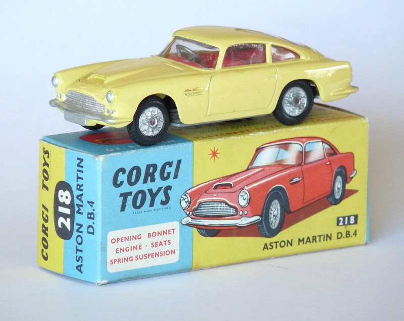 #2336 Aston Martin DB4 Corgi-Toys face sur boite web